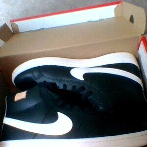 Nike court royale 2 mid black/white-white onyx size 8